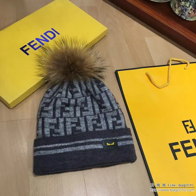 FENDI芬迪 秋冬新款 爆款簡單大氣 羊毛配狐狸毛球針織帽 LLWJ6196